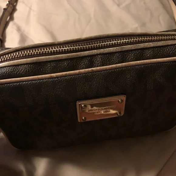 Michael Kors signature leather crossbody - Picture 6 of 6